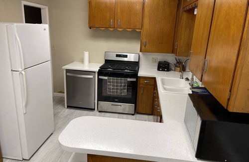 Jenks House | Newly remodeled family friendly home in Jenks. Walking distance to Aquarium.