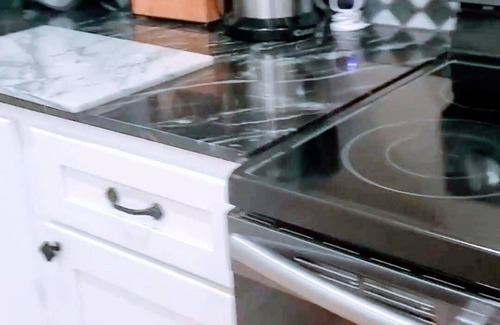 Elmira House | Newly remodeled, High-end appliances. Secured access to bedroom by pinpad lock.