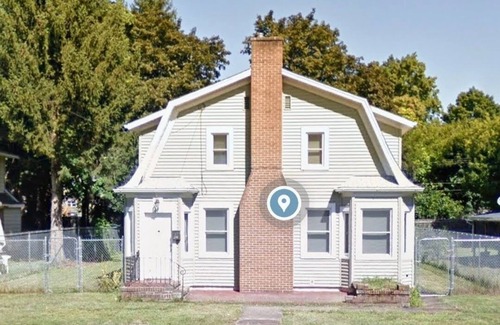 Elmira House | Newly remodeled, High-end appliances. Secured access to bedroom by pinpad lock.