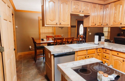 Tie Plant House | Newly remodeled home 4 Bedroom 3 Bath in private setting minutes from lake