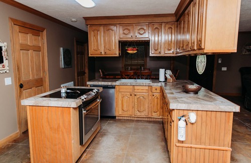 Tie Plant House | Newly remodeled home 4 Bedroom 3 Bath in private setting minutes from lake