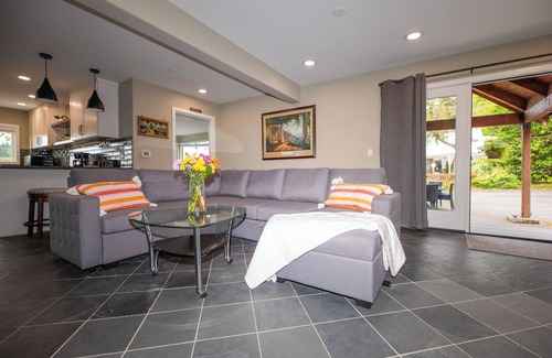 Cottage Lake House | Newly Remodeled Home steps away from Woodinville’s Hollywood Wine District