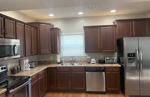 Lebanon House | Newly remodeled, Hot Tub, 70n inch tv Private Entrance, Convenient location