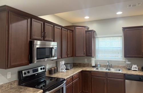 Lebanon House | Newly remodeled, Hot Tub, 70n inch tv Private Entrance, Convenient location