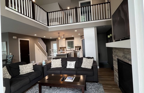 Lauderdale Lakes House | Newly remodeled Lauderdale Lakes waterfront home-hot tub, sauna, pickleball!