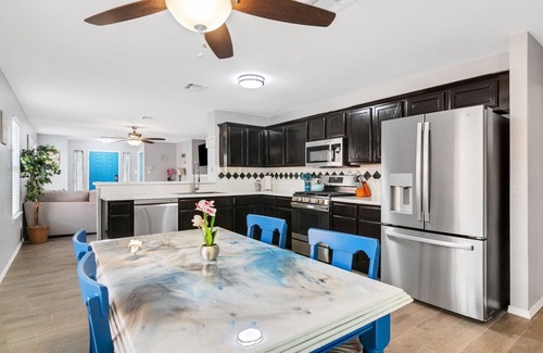 Austin House | Newly Remodeled Modern Pet-Friendly W/Google Fiber + Bars+Food+Nature Nearby