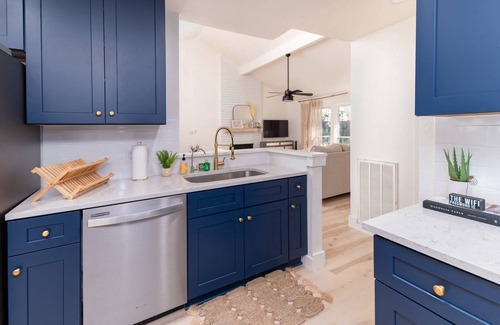 South Creek House | Newly Remodeled, Private Pool & Hot Tub, Xbox, Ping Pong, Foosball, Fully-equipped Kitchen