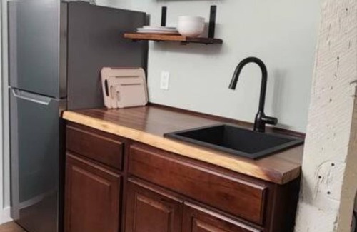 Astoria Apartment | Newly remodeled stylish apartment with king bed, close to downtown, river, shops
