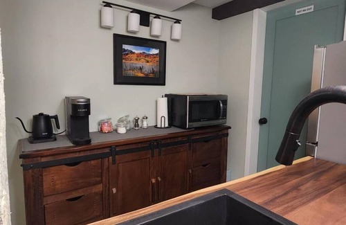 Astoria Apartment | Newly remodeled stylish apartment with king bed, close to downtown, river, shops