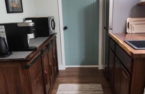 Astoria Apartment | Newly remodeled stylish apartment with king bed, close to downtown, river, shops