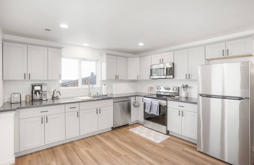 Parker Apartment | Newly Remodeled Walkout Basement w/Private Entry, full kitchen, private W/D