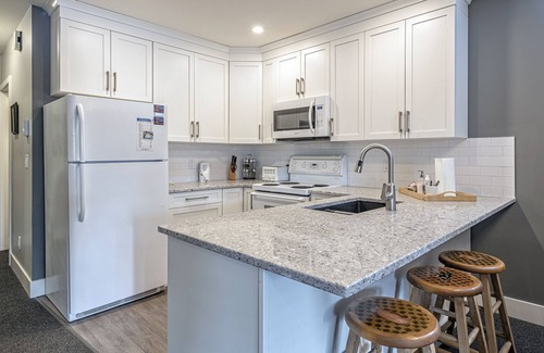 Silver Star Mountain Apartment | Newly Renovated Suite, just Steps to the Village, pet-friendly, BBQ