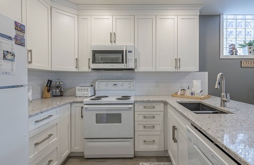 Silver Star Mountain Apartment | Newly Renovated Suite, just Steps to the Village, pet-friendly, BBQ