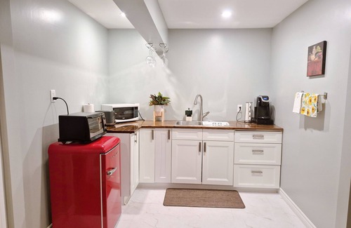 Grand Bay-Westfield House | Newly Renovated Basement Travellers Suiten