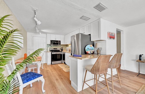 Cortez House | Newly Renovated 2 Bed with Beach Supplies, Trailer Space, Walk to Beach