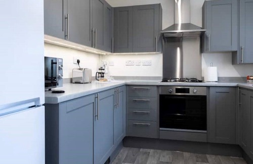 Harlescott House | Newly Renovated, 3 Bedroomed, 5 Guest Family Home