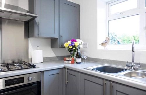 Harlescott House | Newly Renovated, 3 Bedroomed, 5 Guest Family Home
