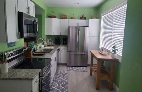 O Brien House | Newly Renovated 3 bedroom home close to springs, eateries, markets, and downtown