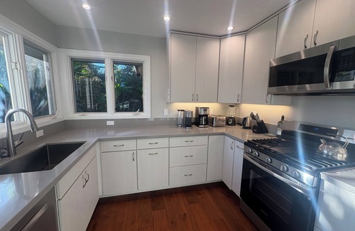 Napili House | Newly Renovated 3 BR, 3.5 Bath Oceanfront Estate with Pool, Spa, A/C and Turtles