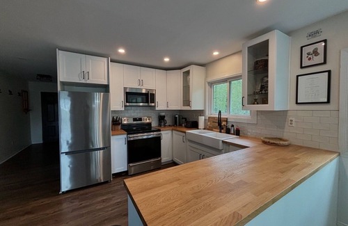 Whitestone Cottage | Newly Renovated 4 Bedroom Cottage on Shawanaga Lake