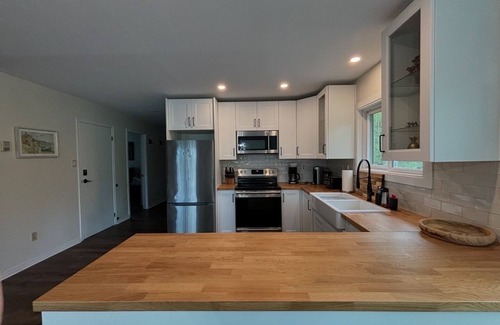 Whitestone Cottage | Newly Renovated 4 Bedroom Cottage on Shawanaga Lake