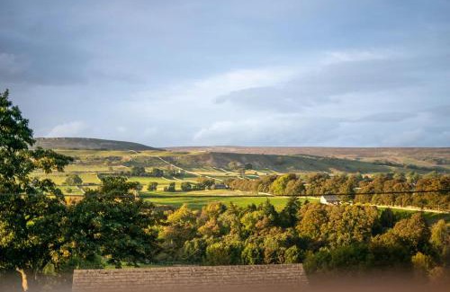 Aysgarth House | Newly renovated 4 Bedroom Cottage with Wood Burner