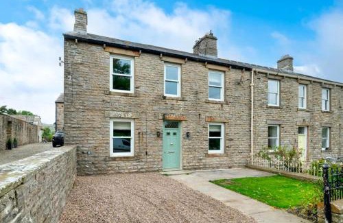Aysgarth House | Newly renovated 4 Bedroom Cottage with Wood Burner