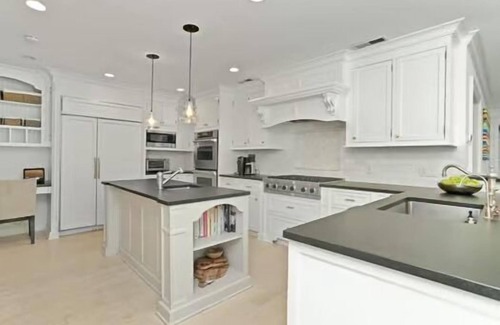 Westport House | Newly renovated 6BR, Pool, Spa, ScreenPorch, 2 private acres, Heart of Westport.