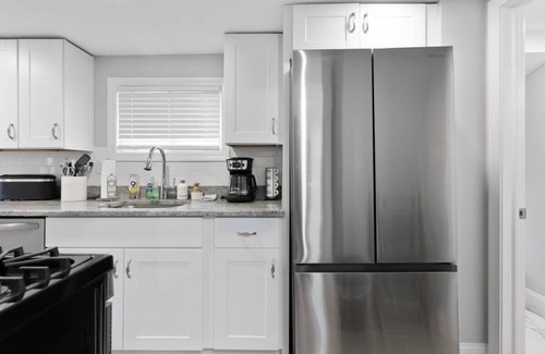 Salisbury Apartment | Newly Renovated | Beachside Bliss | Steps to Sand
