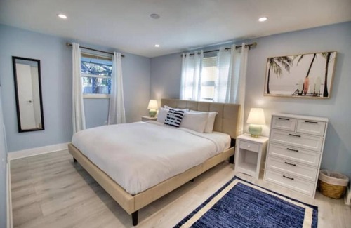 Park East House | Newly Renovated Beach House w/ Heated Pool