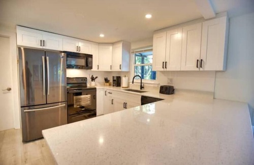 Park East House | Newly Renovated Beach House w/ Heated Pool