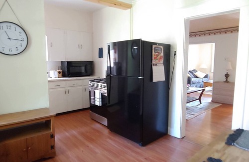 Midland House | Newly Renovated Big 5 Bedroom Stay