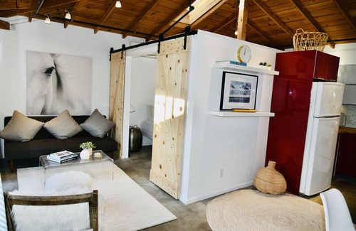 Venice House | Newly renovated bungalow walking distance to the beach
