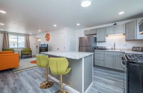 Carnegie Apartment | Newly Renovated Carnegie Melon