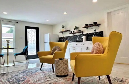 Bearss Plaza House | Newly Renovated Chic Parisian Studio