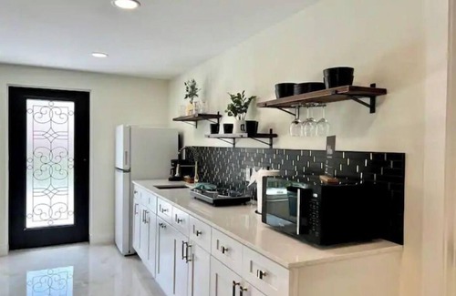 Bearss Plaza House | Newly Renovated Chic Parisian Studio