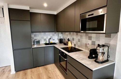 The Liberties Apartment | Newly Renovated Christchurch 1BD w/Roof Garden