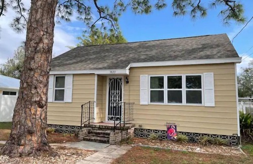Indian Beach Sapphire Shores House | Newly Renovated Classic Bungalow