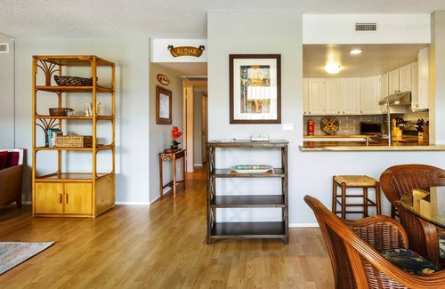 Kahaluu-Keauhou Condo | Newly Renovated Condo at White Sands Village #221, Steps From Magic Sands Beach!