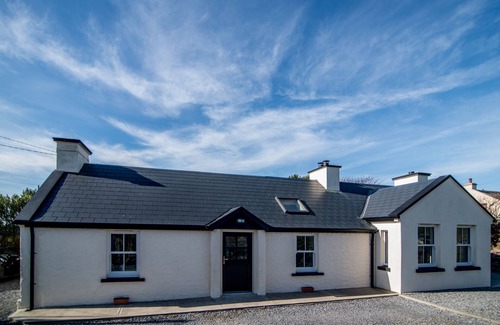 Doolin House | Newly renovated cottage in the heart of Doolin - O'Connor's Pub a 2 minute walk!