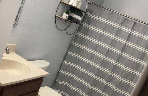 Osborne Apartment | Newly renovated downtown flat