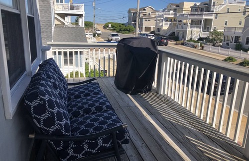 Surf City House | Newly renovated duplex! Beach block, North End Surf City, upper unit