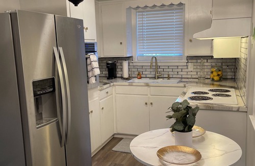 Pine Bluff House | Newly Renovated ⭐️ Family/Friends Staycation ⭐️