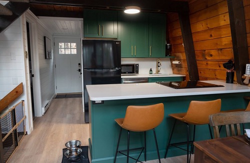 Wardsboro Ski Chalet | Newly renovated family friendly Chalet minutes to skiing!