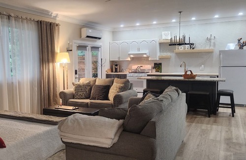 Harwich House | Newly Renovated, Farmhouse Kitchen Suite, Full Amentities on Private Setting!