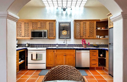 Nopolo House | Newly renovated FN 525- 5 steps from LAP pool.