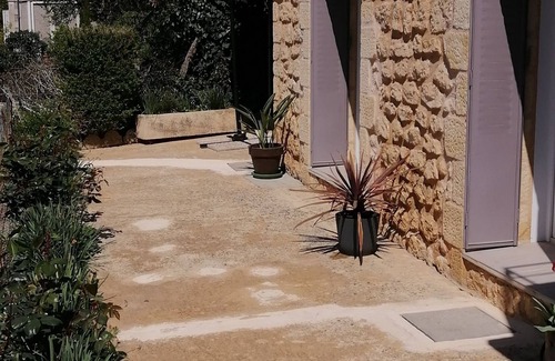 Les Eyzies Apartment | Newly renovated garden apartment, fitted kitchen, Italian shower