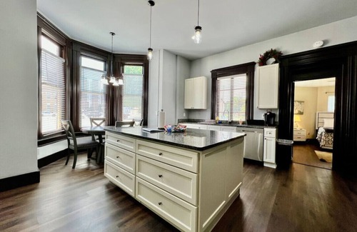 Lindenwald House | Newly Renovated Historic mansion 8 Bedrooms