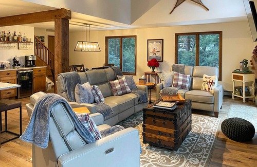 Tannersville House | Newly Renovated Home w/Hot Tub, Deck & EV Charger