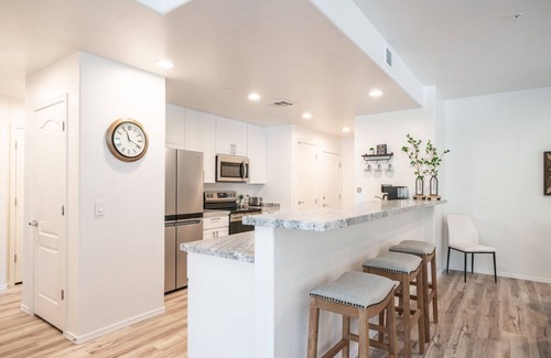 Fox Crossing House | NEWLY RENOVATED Light and bright waterfront townhome in Chandler.